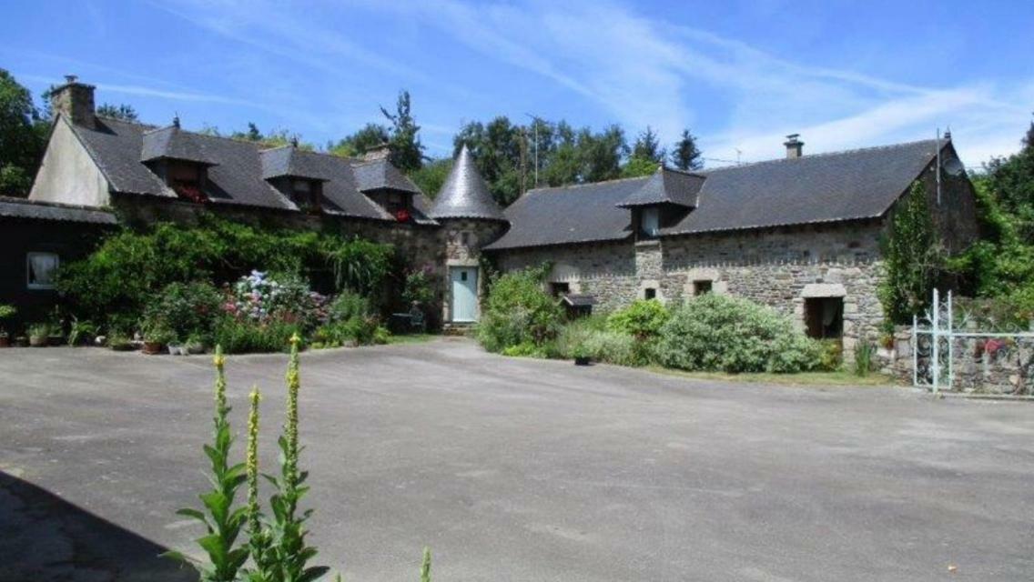 Le Petit Chateau Noyal-Pontivy Exteriör bild