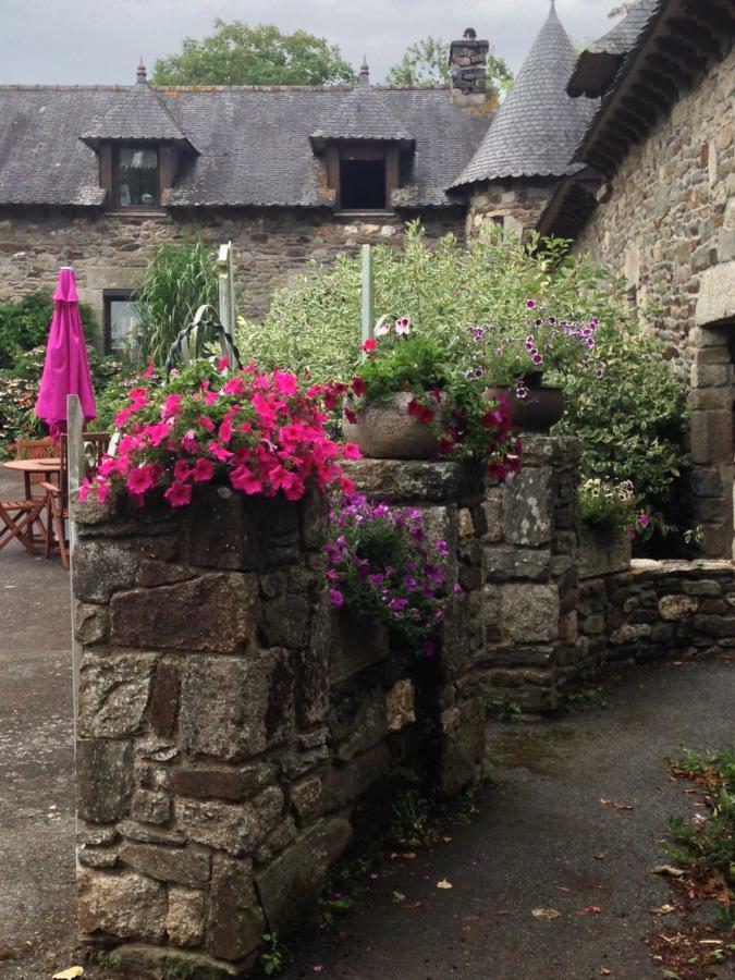 Le Petit Chateau Noyal-Pontivy Exteriör bild